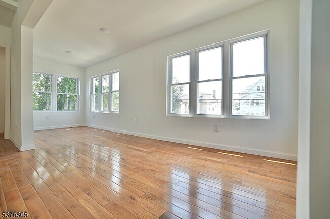 Building Photo - 264 Greylock Pkwy