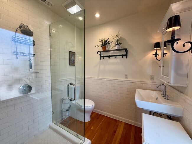 Building Photo - FLEXIBLE FULLY FURNISHED Point Loma Home! AC! All Utilities Included!