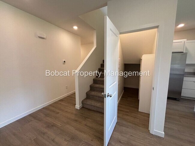 Building Photo - 839 Centerville St