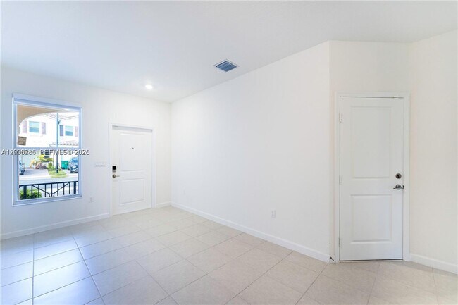 Building Photo - 5514 NW 27th St