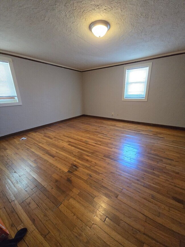 Building Photo - 620-622-622 Paris Ct