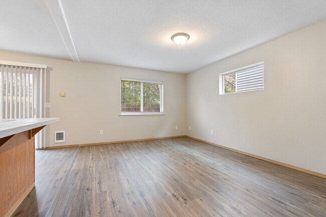 Building Photo - Beautiful 4bed/2.5bath home