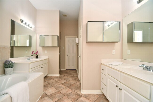 Building Photo - 20916 Sunrise Pine View Ln