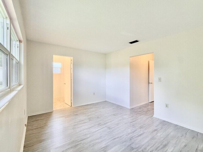 Building Photo - 4149 Prudence Dr