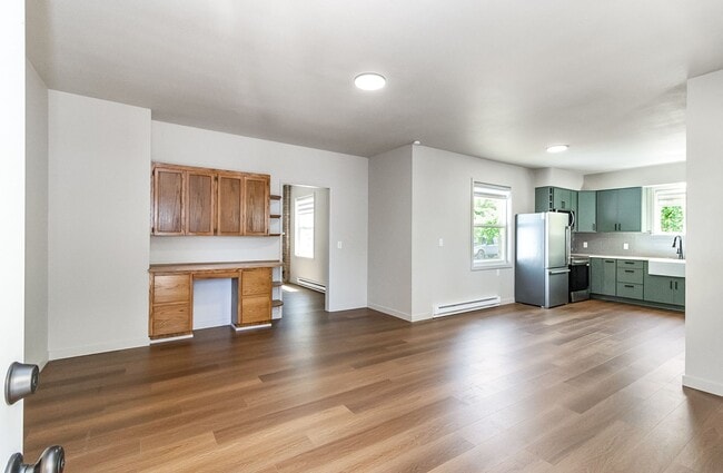 Building Photo - 607 3rd St