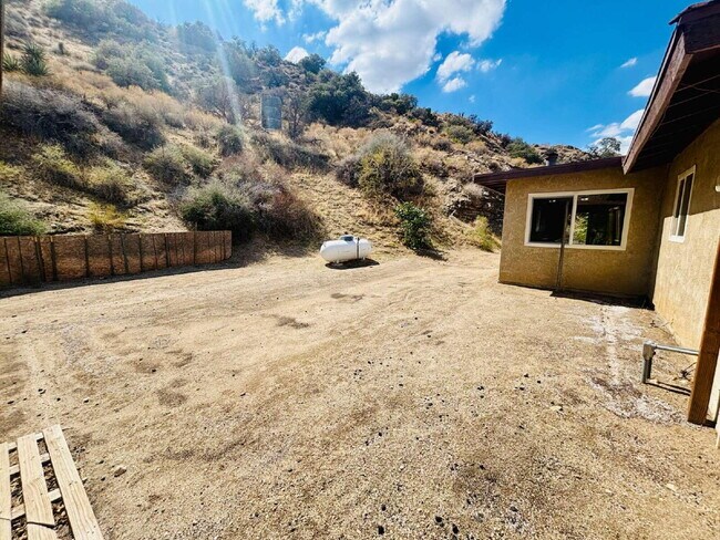 Building Photo - House on 5 acres in the serene mountains o...