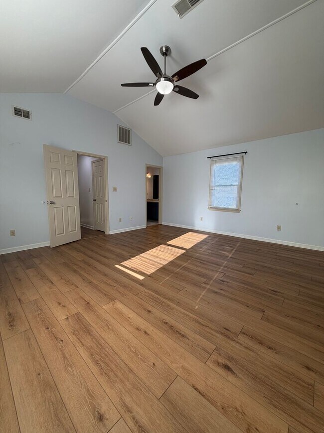 Building Photo - 4 Bedrooms with Finished Basement and Bonus Room!