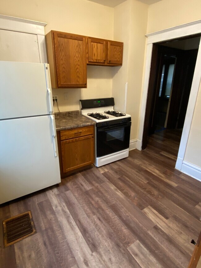 Kitchen - 809 W 8th St