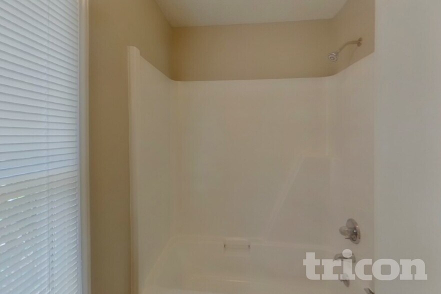 Building Photo - 216 Netherland Dr