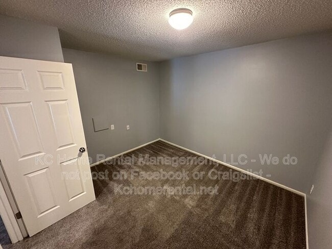 Building Photo - 9000 E 85th Pl