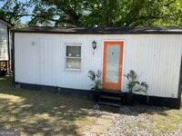 Building Photo - 6052 Pine St