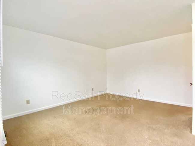 Building Photo - 180 Lori Cir