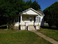 Building Photo - 2 Bedroom 1 Bath Home in El Dorado