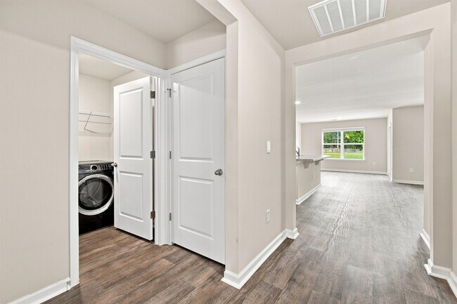 Building Photo - 208 Jeff Waters Cir