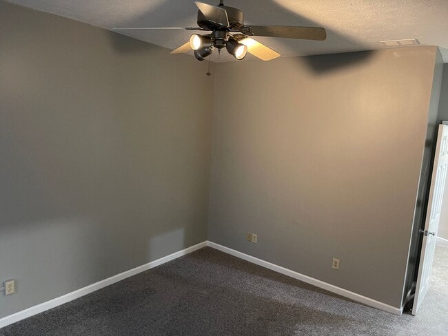 Building Photo - Large Downtown Condo