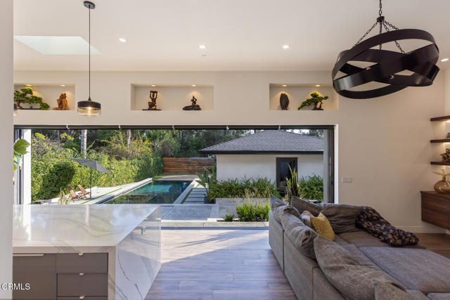 Building Photo - 620 Houseman St