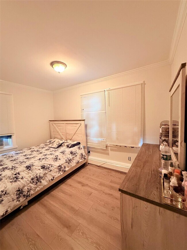 Building Photo - 815 Carpenter Pl