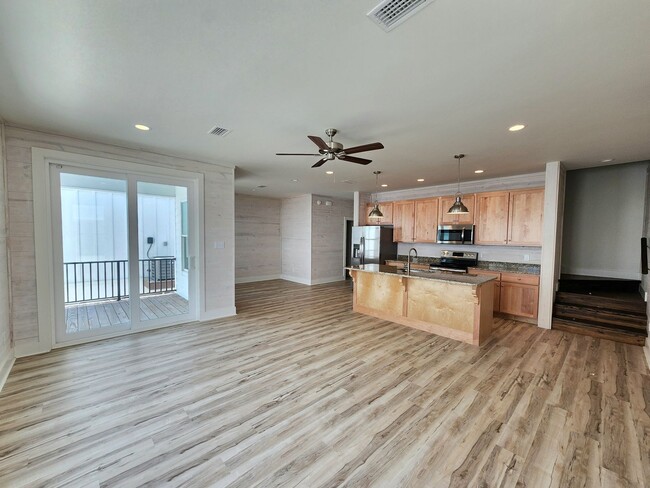 Building Photo - New 2 bedroom/3 bath Beach Cottage in Gulf...