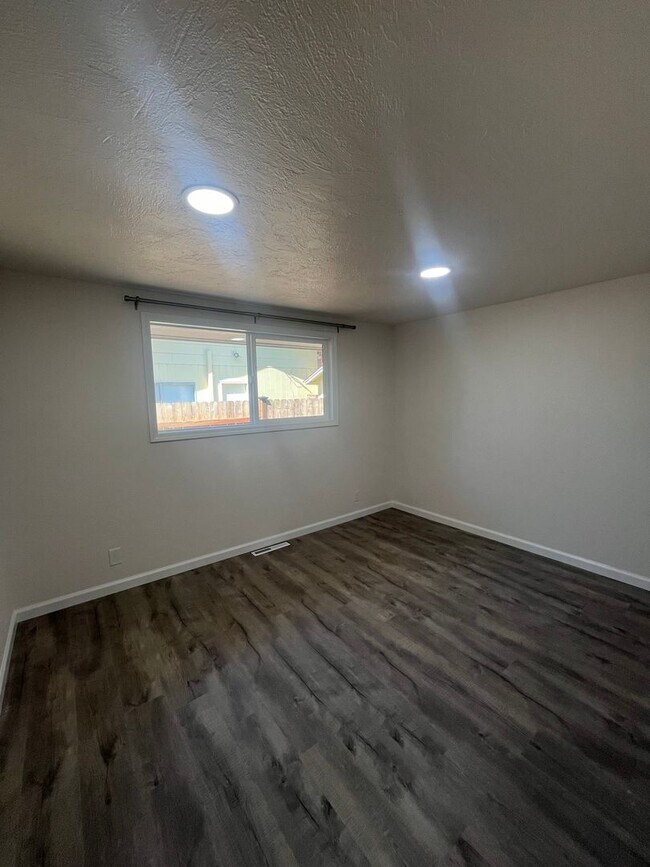 Building Photo - Completely remolded 3-Bedroom 2-Bathroom house