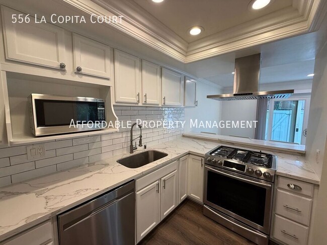 Building Photo - 556 La Copita Ct