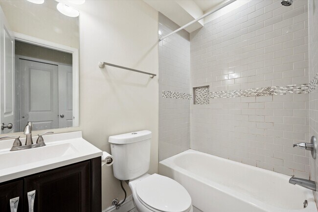 Building Photo - 1521 W Seybert St