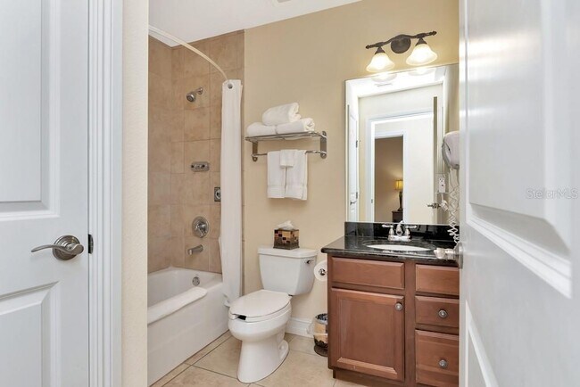 Building Photo - 13941 Clubhouse Dr