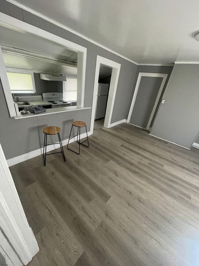 Building Photo - Single Family 3 Bedroom