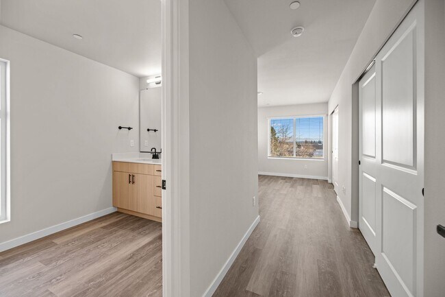 Building Photo - New Luxury Townhomes - Now Available!