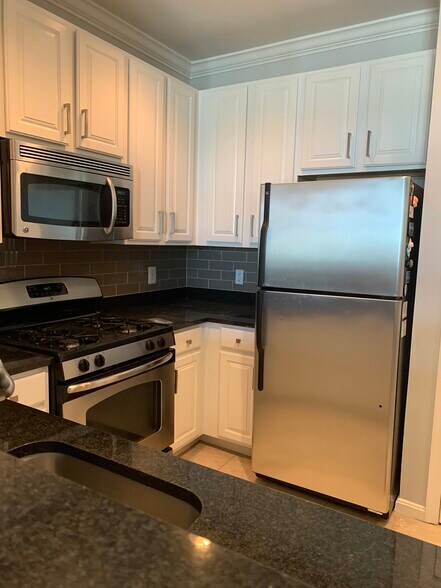 Building Photo - 2465 Army Navy Dr