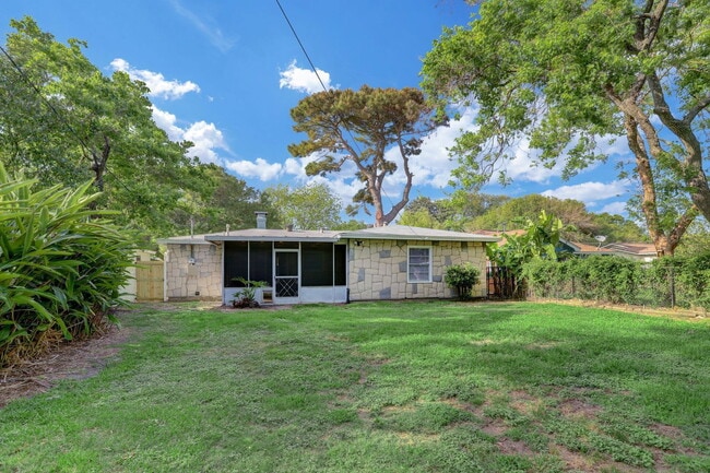 Building Photo - 1009 15th Ave N