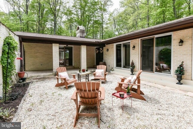 Building Photo - 7833 Willowbrook Rd