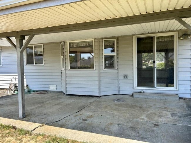 Building Photo - 2060 Oxford Ct