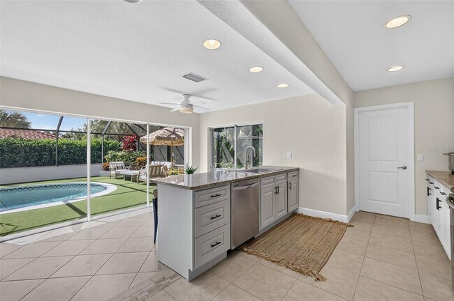 Building Photo - 567 Bird Key Dr