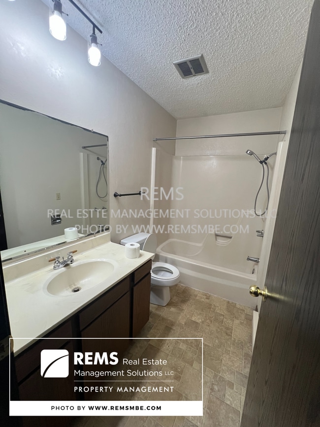 Building Photo - 1400-1406 Tuttle St