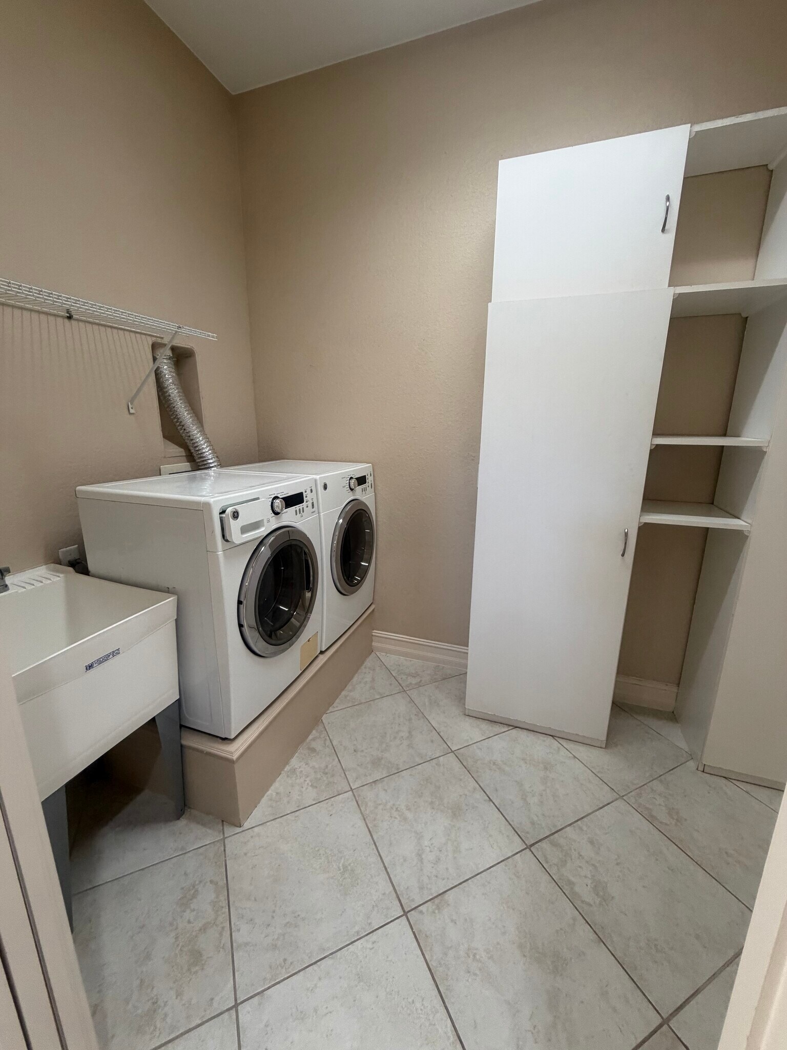 Building Photo - 10998 Goodwin St