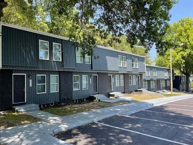 Building Photo - Woodlark Apartents
