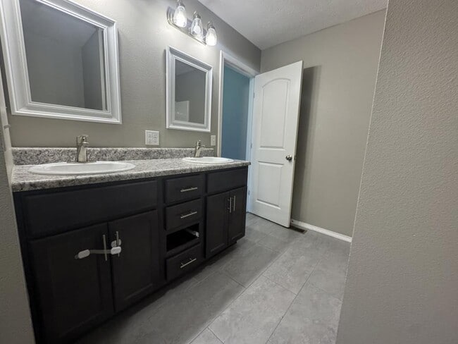 Building Photo - 5849 Geranium Ln