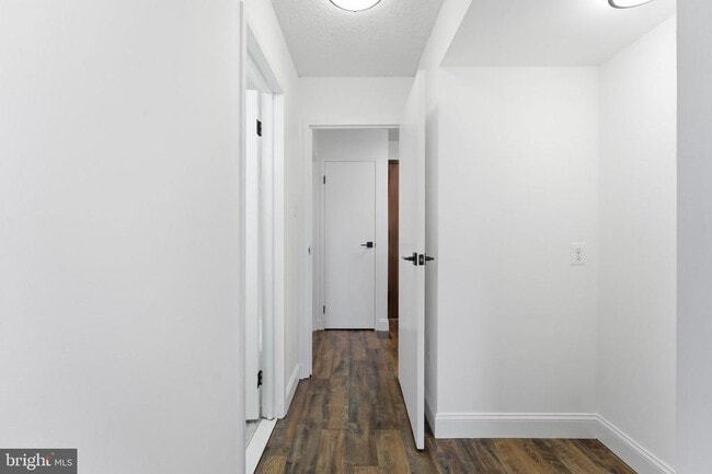 Building Photo - 250 S Reynolds St