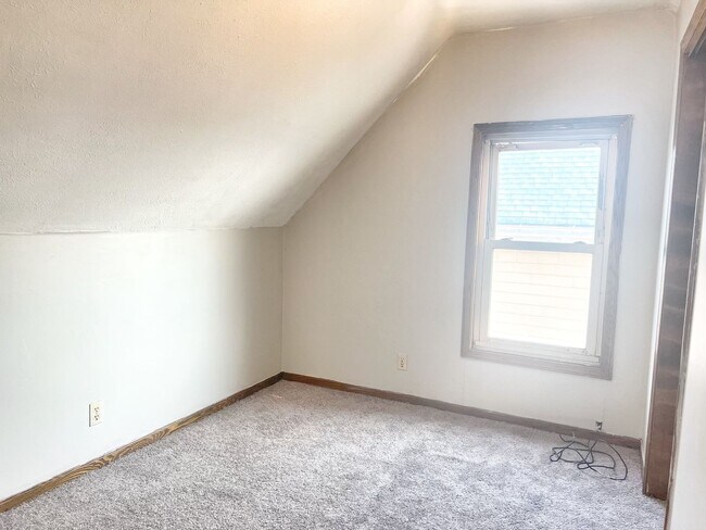 Building Photo - 1724 Harmont Ave NE