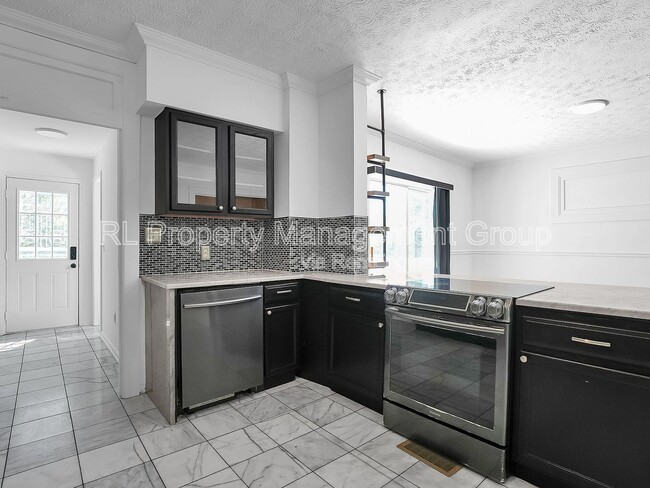 Building Photo - 914 Lockbourne Rd