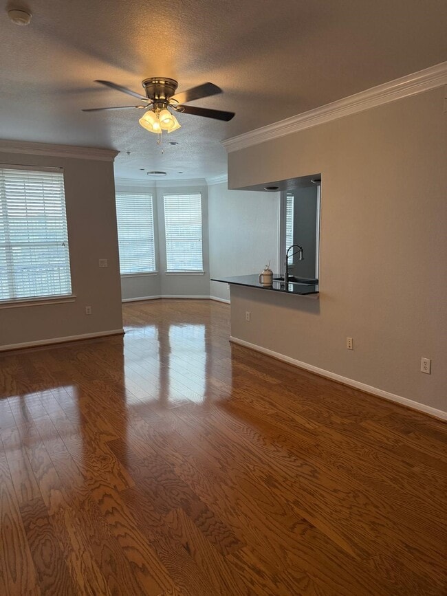 Building Photo - 7575 Kirby Dr