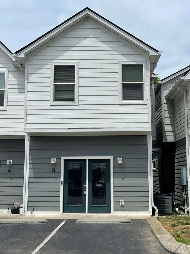 Building Photo - Incredible 2 Bedroom 2.5 Bath Townhome wit...