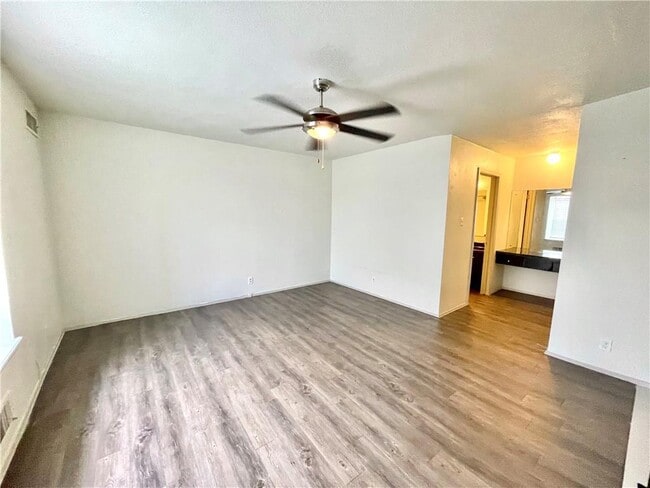 Building Photo - 5806 Belmoor Dr