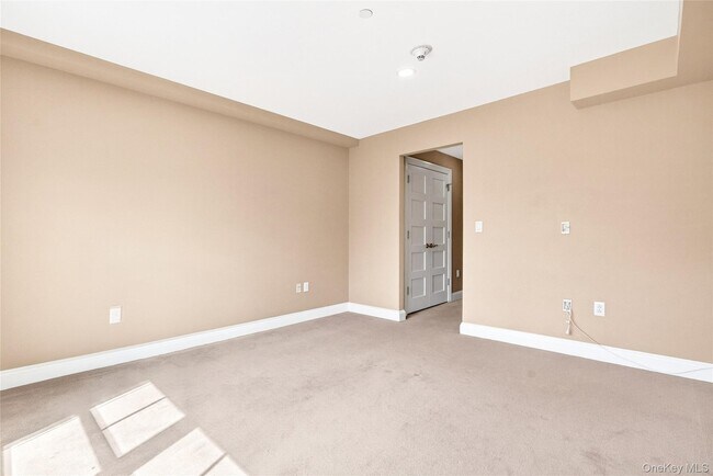 Building Photo - 225 Stanley Ave