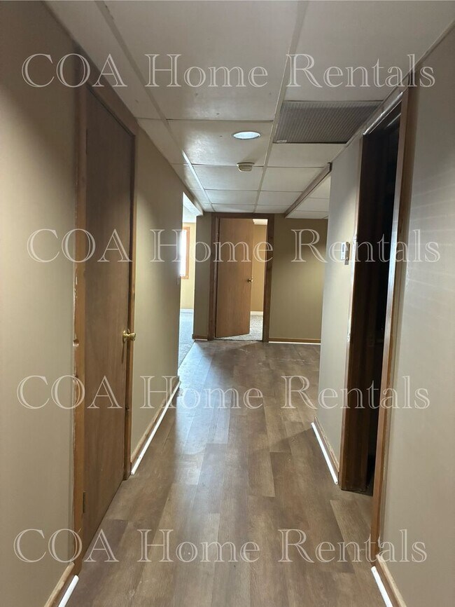 Building Photo - Spring Ave