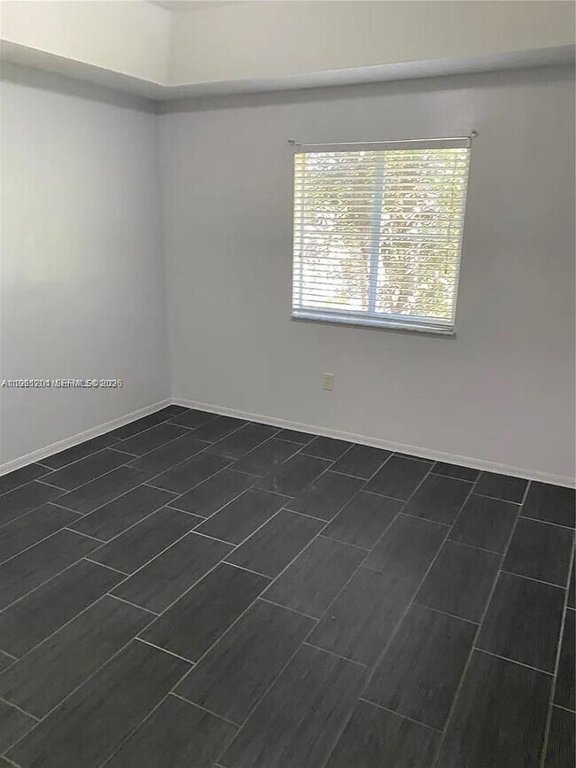 Building Photo - 2907 SE 15th Terrace