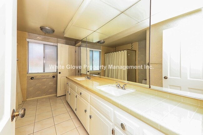 Building Photo - 4 Bedroom Pool Home in Raymond Hills Neigh...