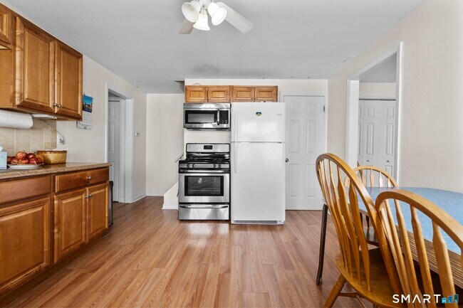 Building Photo - 214 Country Rd