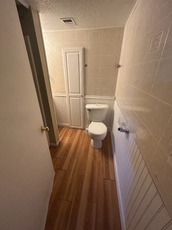 Building Photo - 534 W Cavour Ave