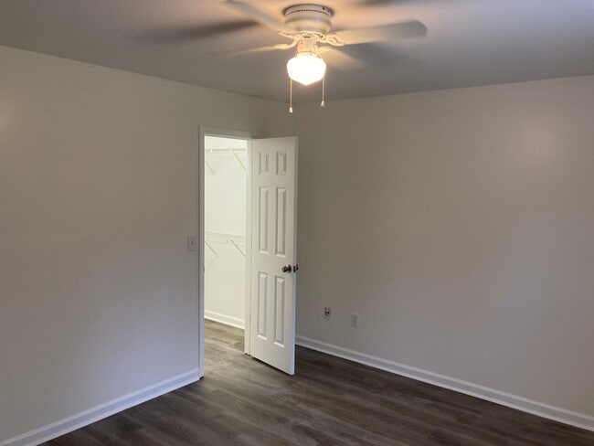 Building Photo - 61 Farm View Cir